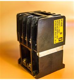 K16E stykač 16A, cívka 36V 50hz  stykač má po stranách 1+1 pomocný kontakt v tělese stykače